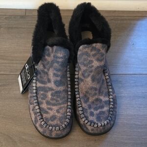 Hey Dudes Black and Gray Women's Slippers